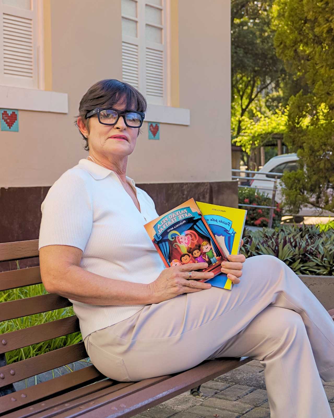 Leia mais sobre o artigo Escritora e educadora alfredense apresenta obras na Europa