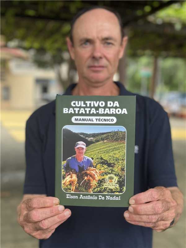Leia mais sobre o artigo Produtor rural de Alfredo Chaves lança Manual Técnico sobre cultivo de batata-baroa