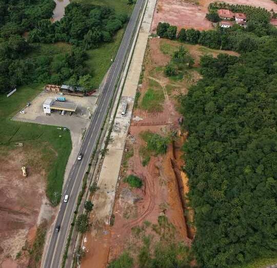 Leia mais sobre o artigo Obra de drenagem e pavimentação de rua paralela à ciclovia entra na fase final