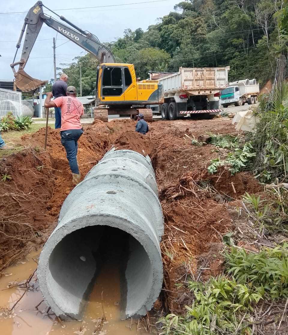 Leia mais sobre o artigo Prefeitura intensifica recuperação de estradas e ultrapassa 110 bueiros construídos