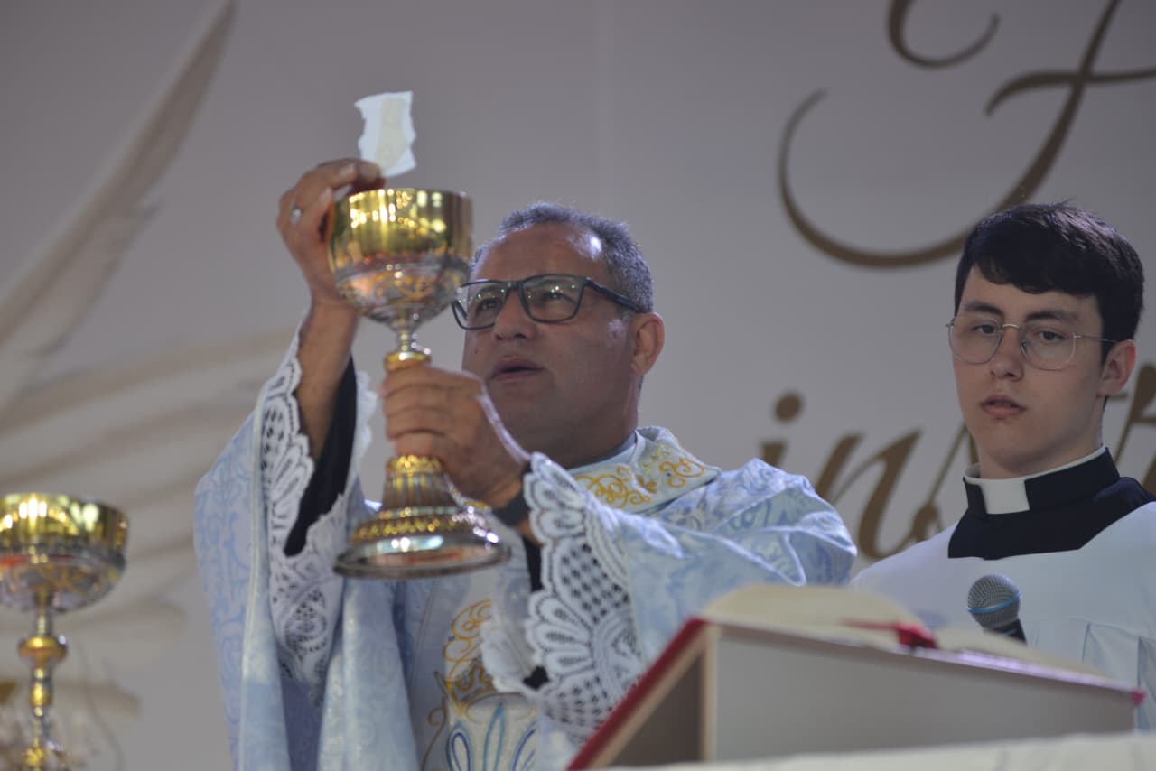 Leia mais sobre o artigo 4º dia do oitavário reuniu fiéis em bênção de fotos e anunciou novidade: imagens de Nossa Senhora da Penha serão abençoadas nesta quinta-feira (9)