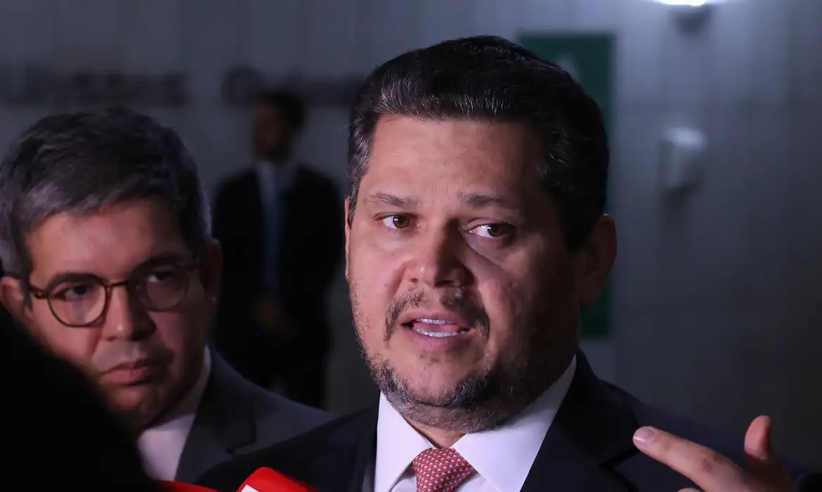 Leia mais sobre o artigo SENADO mantém PEC 6×1 travada