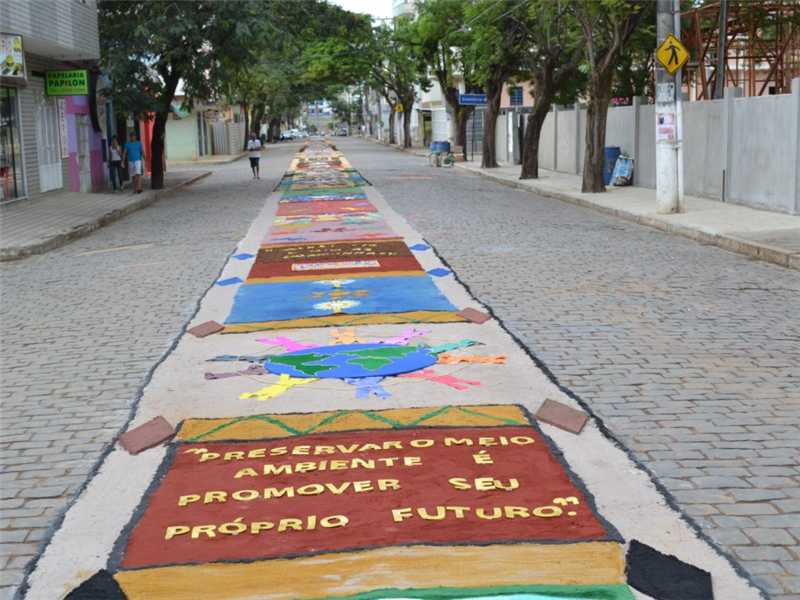 Leia mais sobre o artigo Avenida principal de Alfredo Chaves vai receber tapetes de Corpus Christi