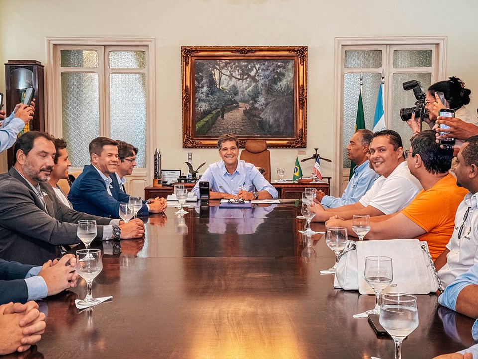 Leia mais sobre o artigo Governo amplia isenção de ICMS para veículos elétricos e híbridos e beneficia taxistas e motoristas de aplicativo