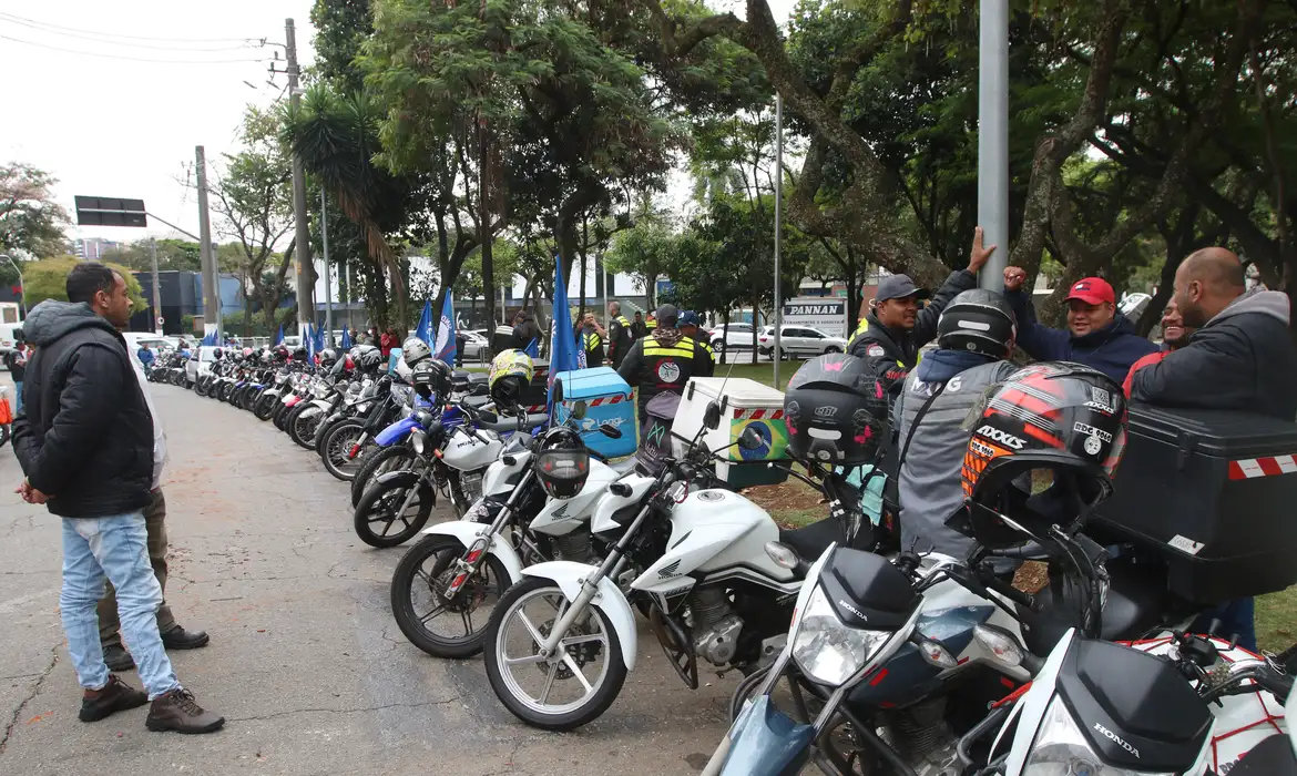 Leia mais sobre o artigo Governo prepara linha de crédito para motociclistas de aplicativos