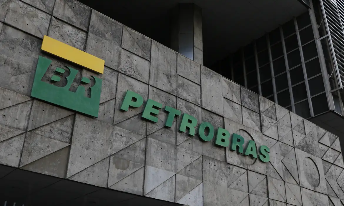 Leia mais sobre o artigo Petrobras implementa desconto no diesel a partir desta segunda-feira